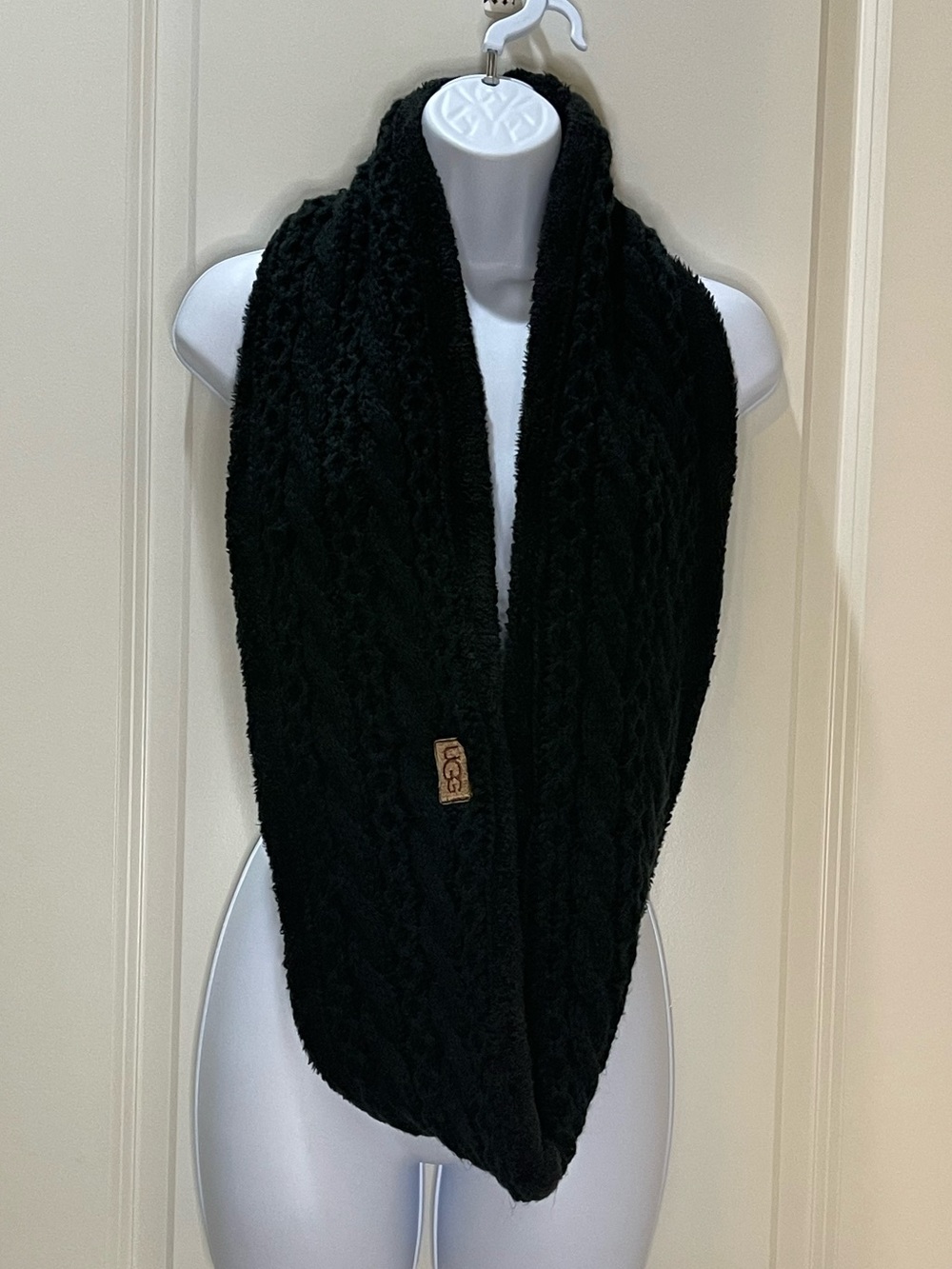 UGG Black Cable Knit Infinity Scarf Reversible Soft
